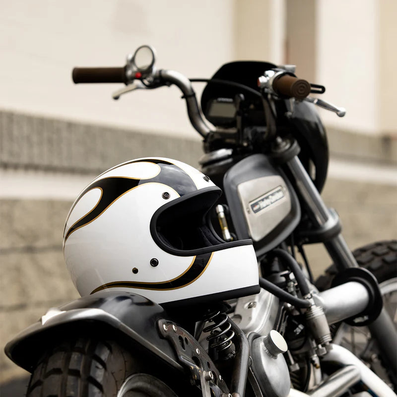 BILTWELL GRINGO GLOSS WHITE BLACK FLAMES